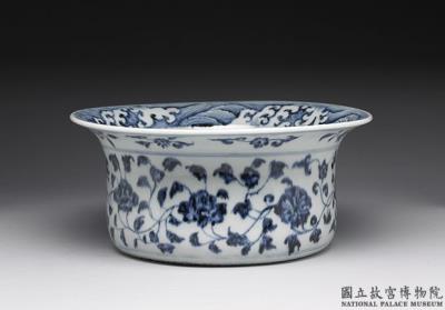 图片[2]-Angled-rim washer with flowers design in underglaze blue, Ming dynasty, Yongle reign (1403-1424)-China Archive